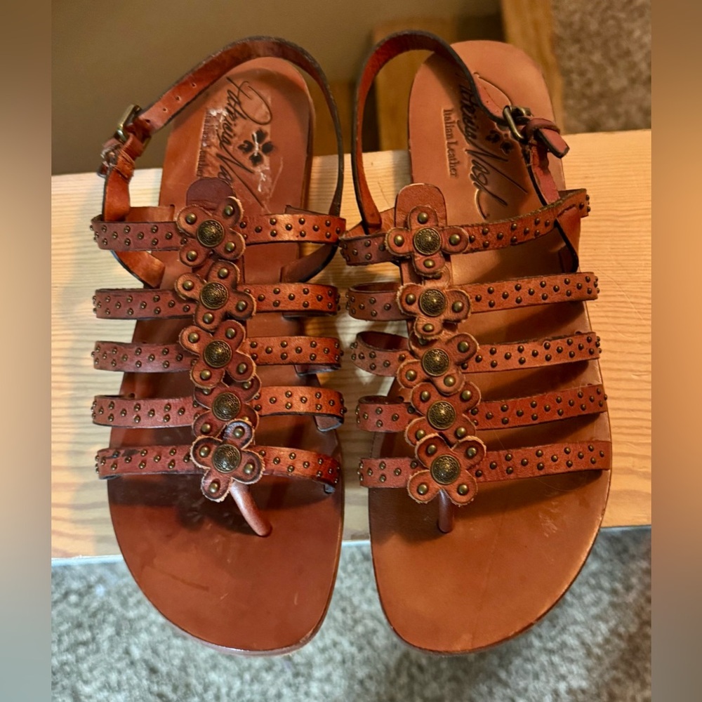 Patricia Nash Brown Leather Floral Studded Sandals – Women’s Size 10 – Preloved